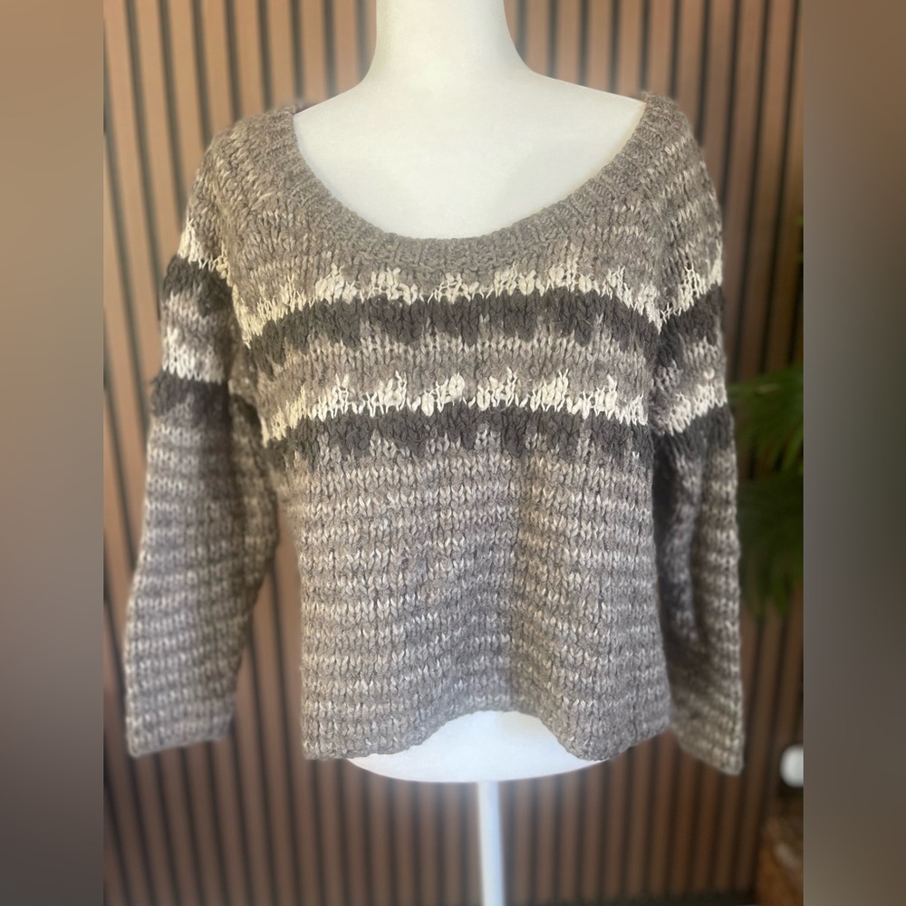 Free people sweater M